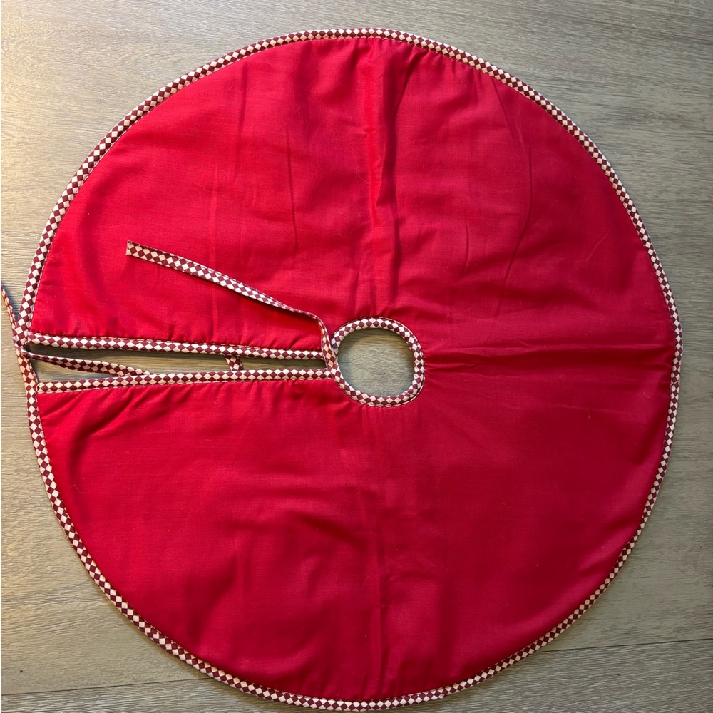 Festive Red Tree Skirt with Angel and Star Design - Picture 3 of 3